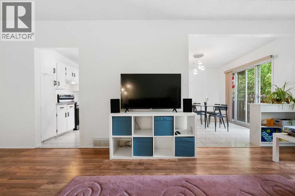 Single Family House Bi-level for Sale in   Avenue NW Dalhousie Calgary 