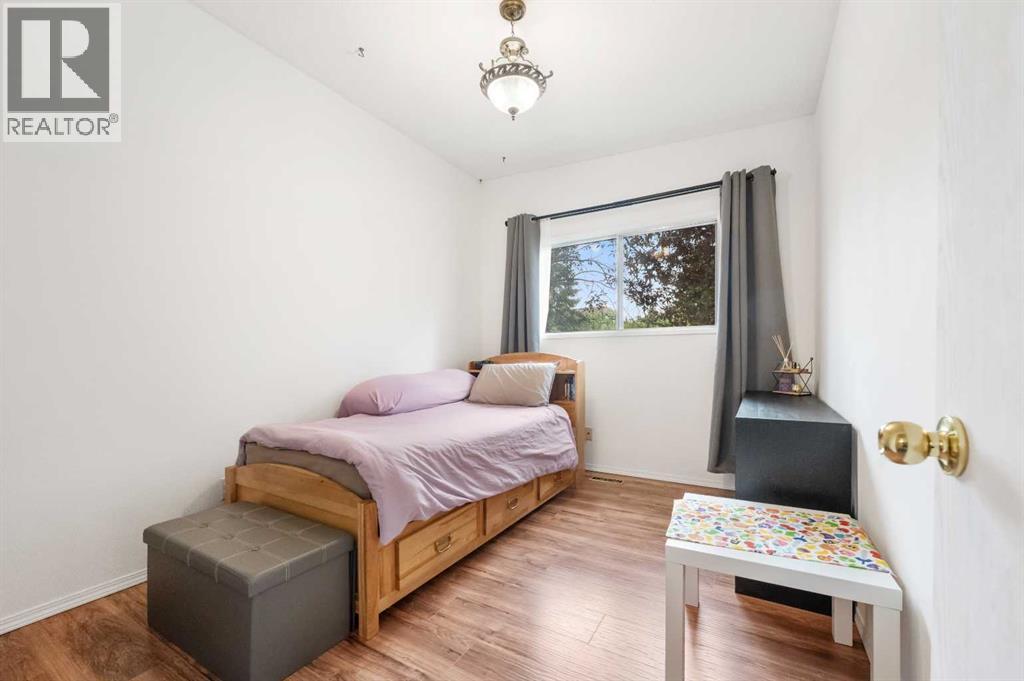 Single Family House Bi-level for Sale in   Avenue NW Dalhousie Calgary 