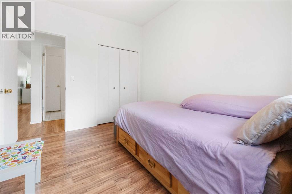 Single Family House Bi-level for Sale in   Avenue NW Dalhousie Calgary 