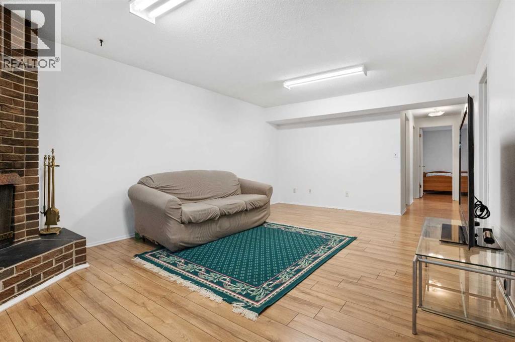 Single Family House Bi-level for Sale in   Avenue NW Dalhousie Calgary 