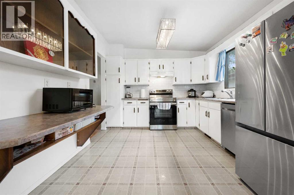 Single Family House Bi-level for Sale in   Avenue NW Dalhousie Calgary 