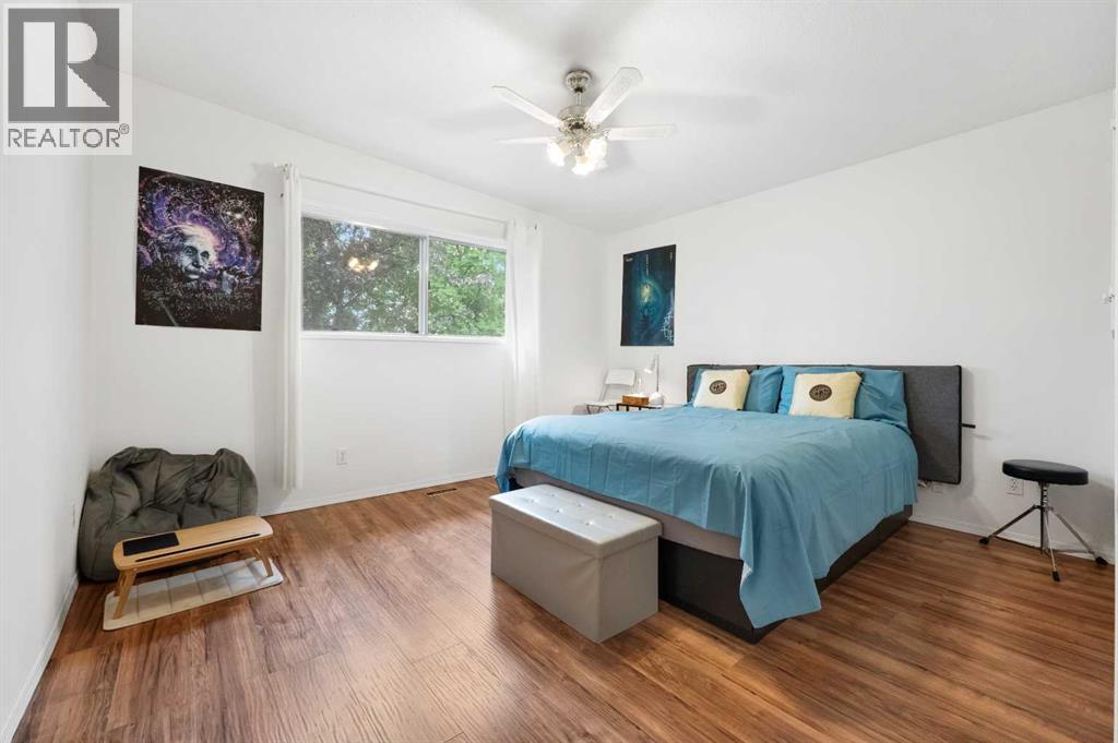 Single Family House Bi-level for Sale in   Avenue NW Dalhousie Calgary 