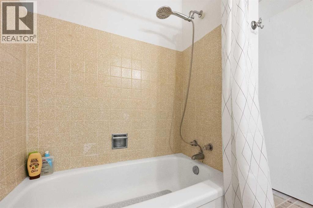 Single Family House Bi-level for Sale in   Avenue NW Dalhousie Calgary 