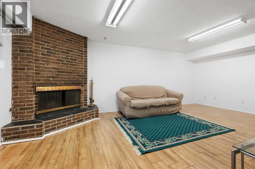 Single Family House Bi-level for Sale in   Avenue NW Dalhousie Calgary 