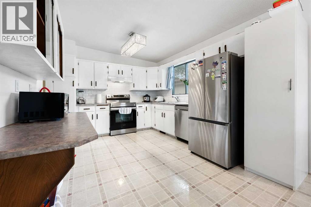 Single Family House Bi-level for Sale in   Avenue NW Dalhousie Calgary 