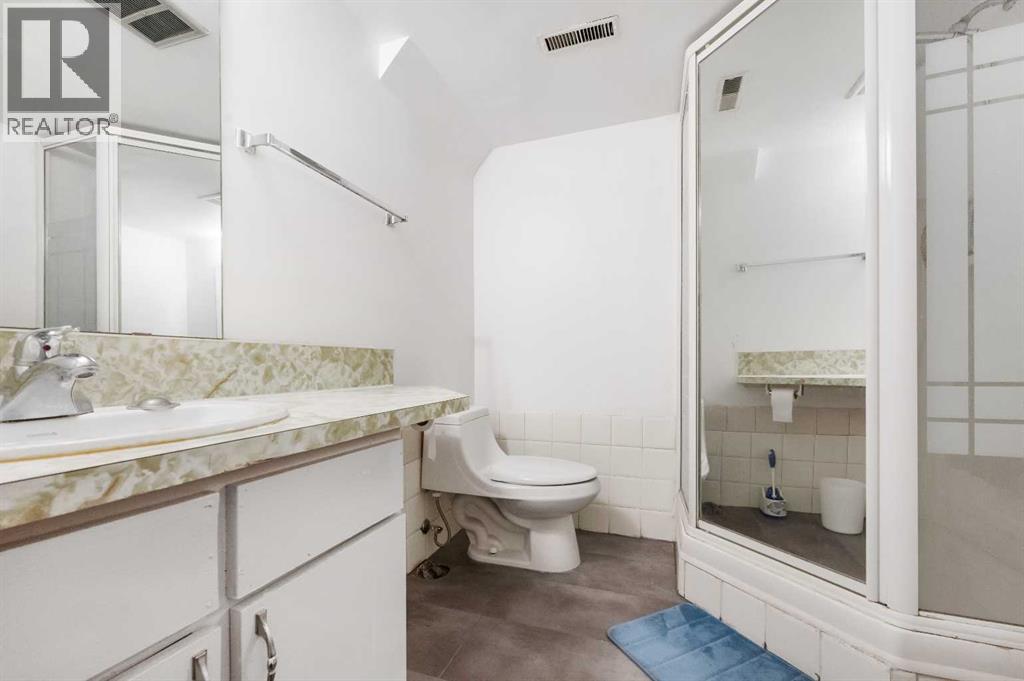 Single Family House Bi-level for Sale in   Avenue NW Dalhousie Calgary 