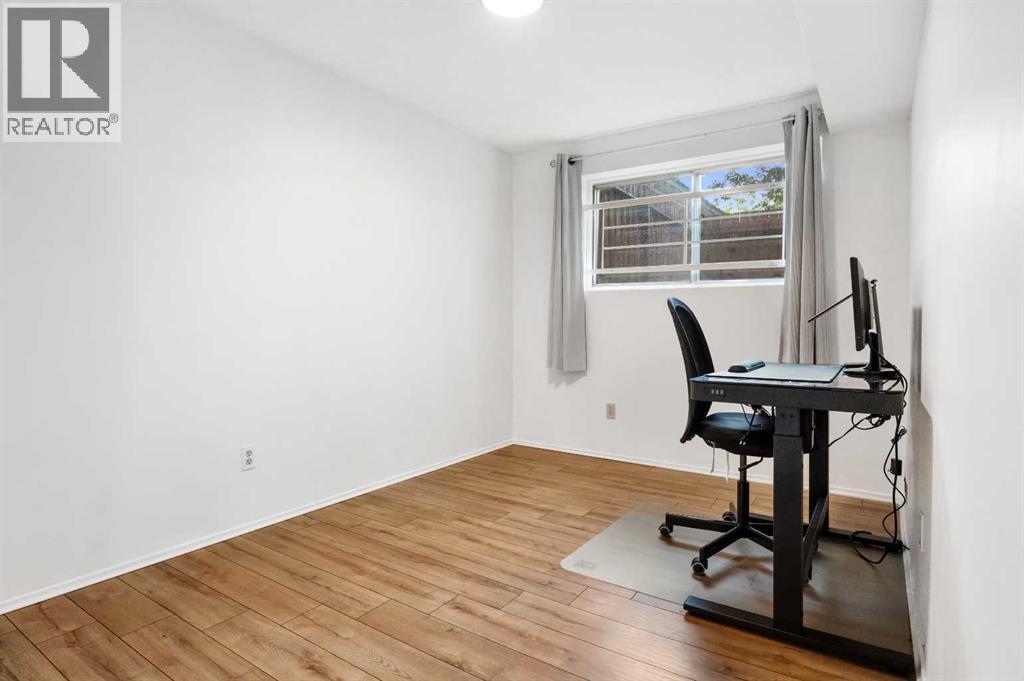 Single Family House Bi-level for Sale in   Avenue NW Dalhousie Calgary 