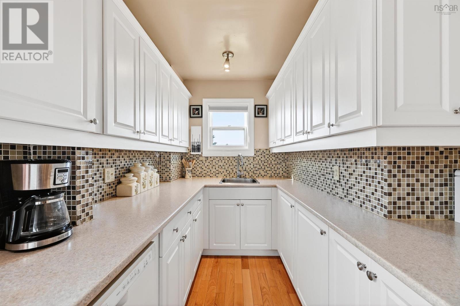 Property 22 of 42 of 37 Macleod Street