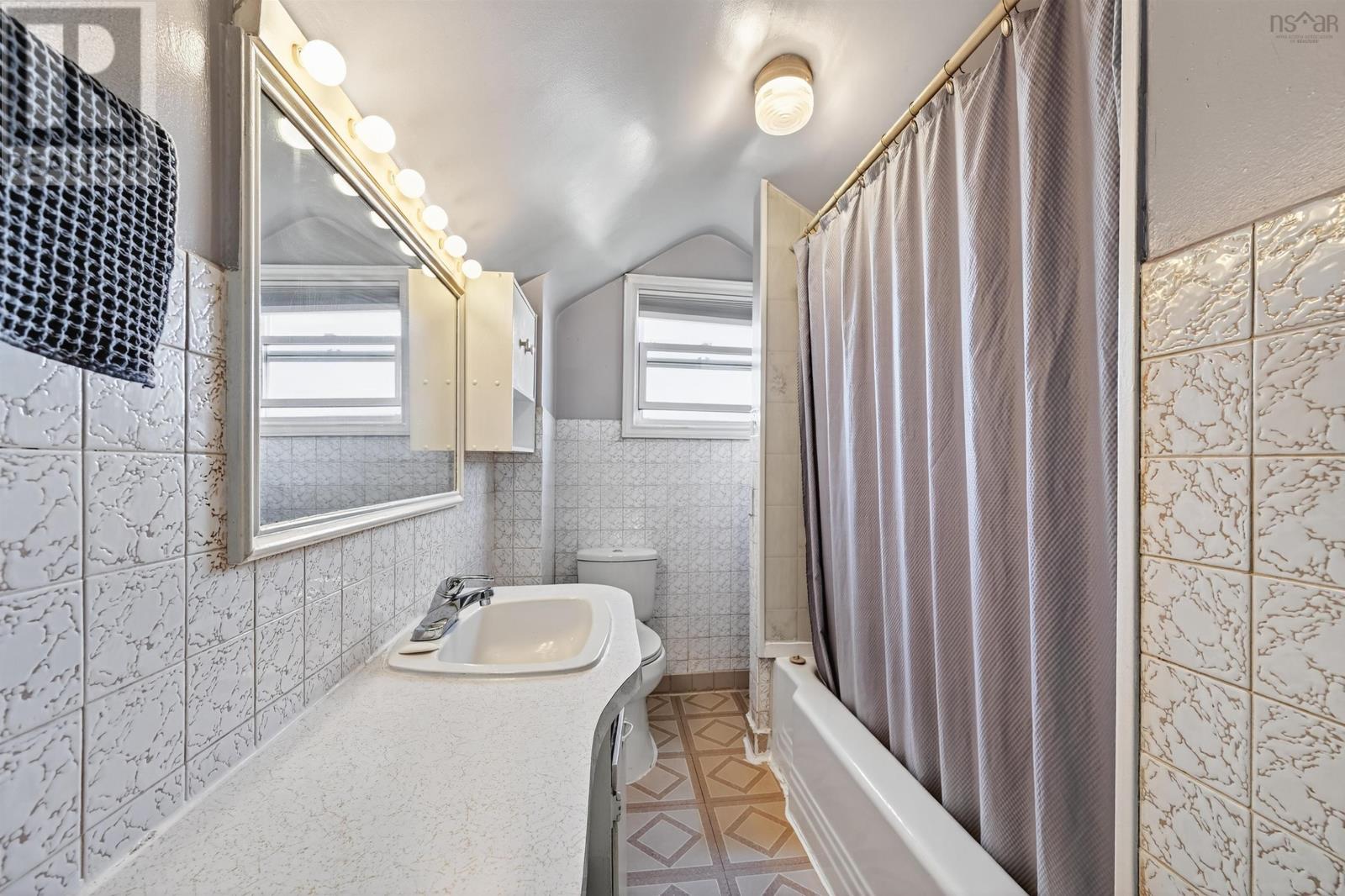 Property 40 of 42 of 37 Macleod Street