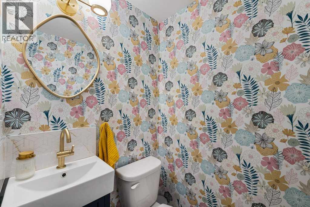 Single Family House for Sale in    Street NE Renfrew Calgary 