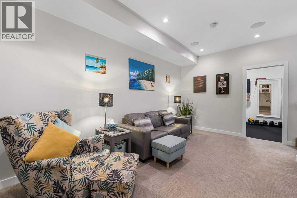 Single Family House for Sale in    Street NE Renfrew Calgary 