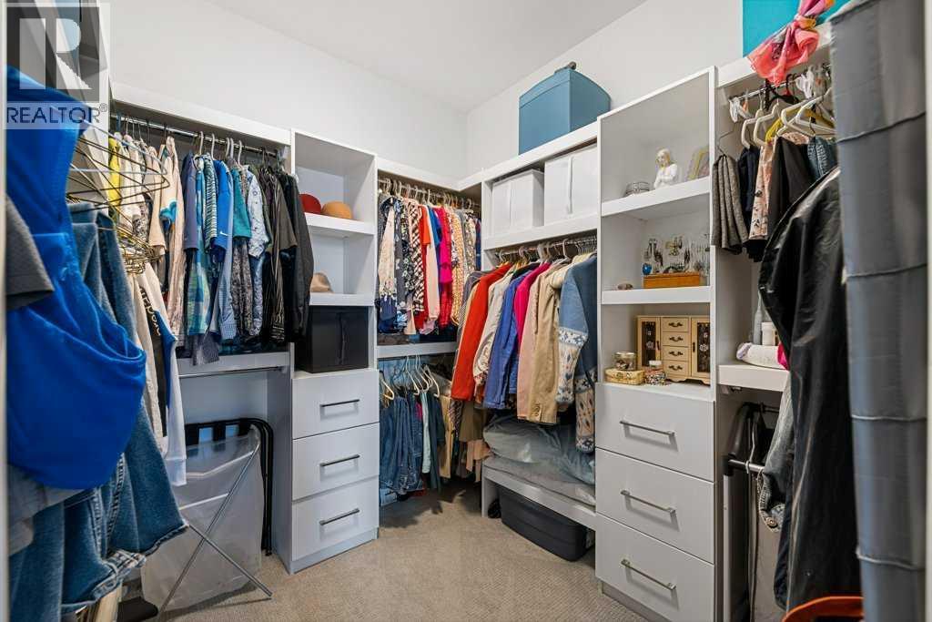 Single Family House for Sale in    Street NE Renfrew Calgary 