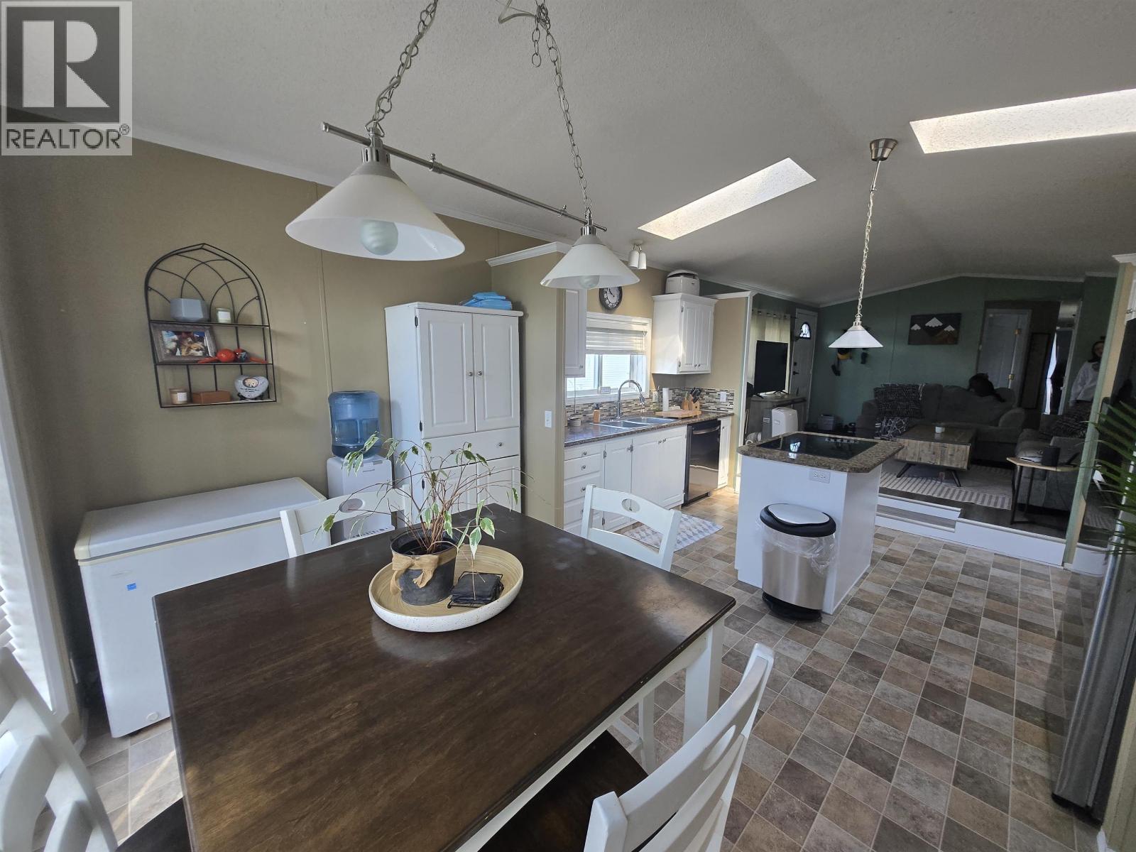 6 602 ELM STREET, Quesnel