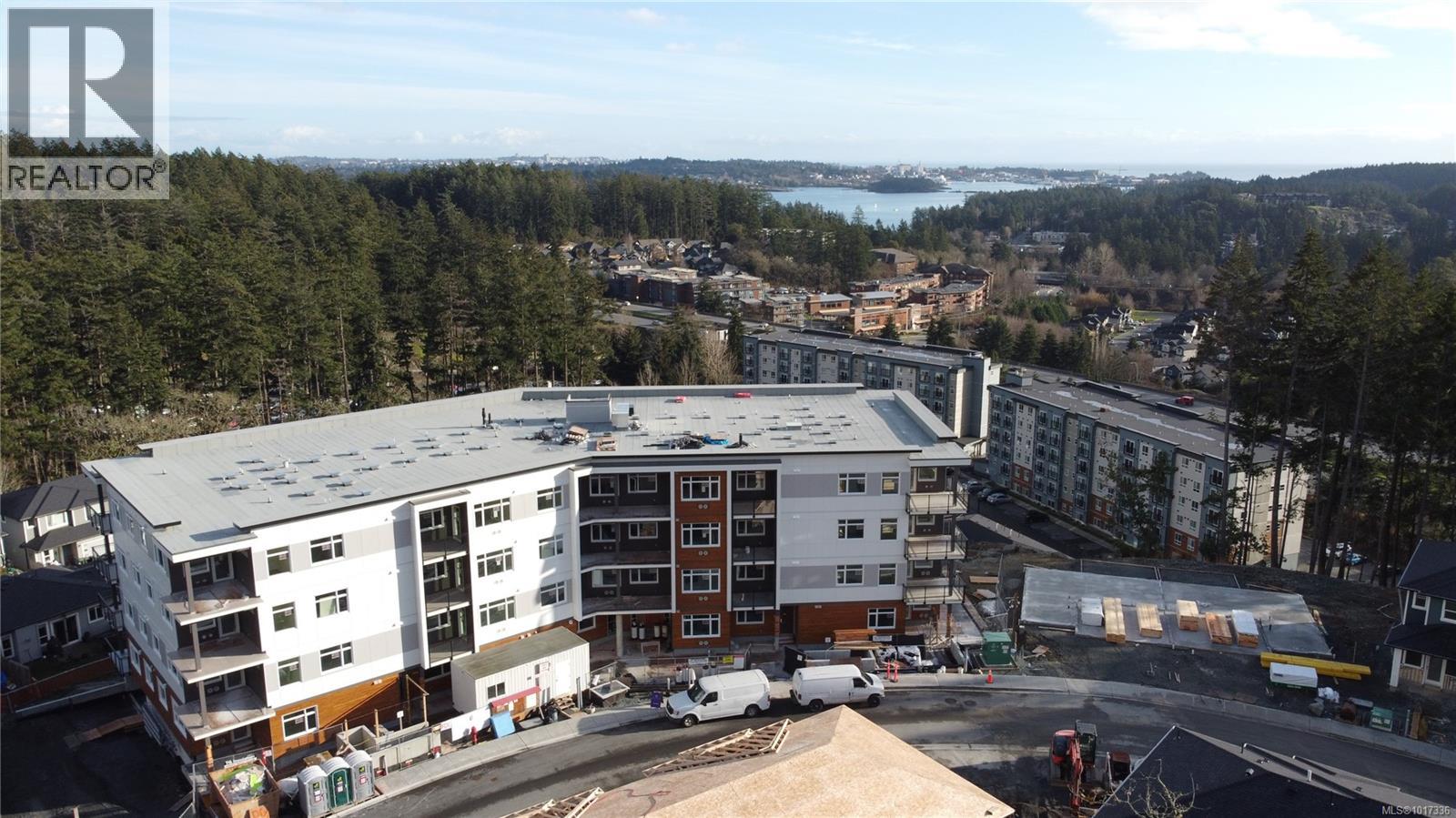 402 2000 West Park Lane, View Royal