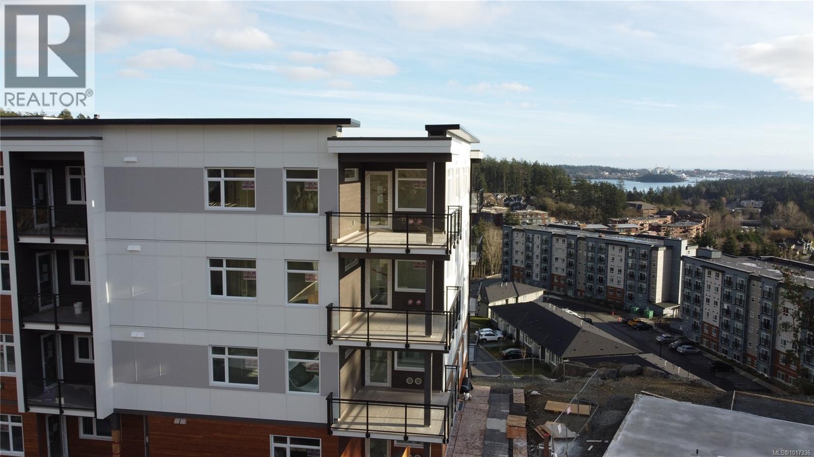402 2000 West Park Lane, View Royal