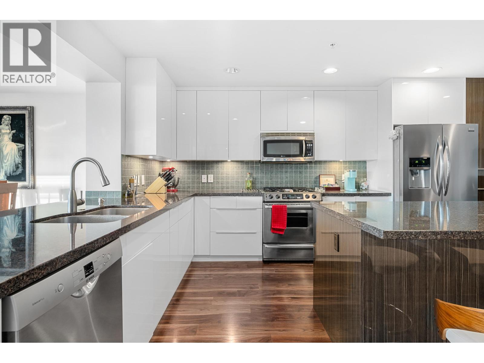 8534 SEASCAPE COURT, West Vancouver