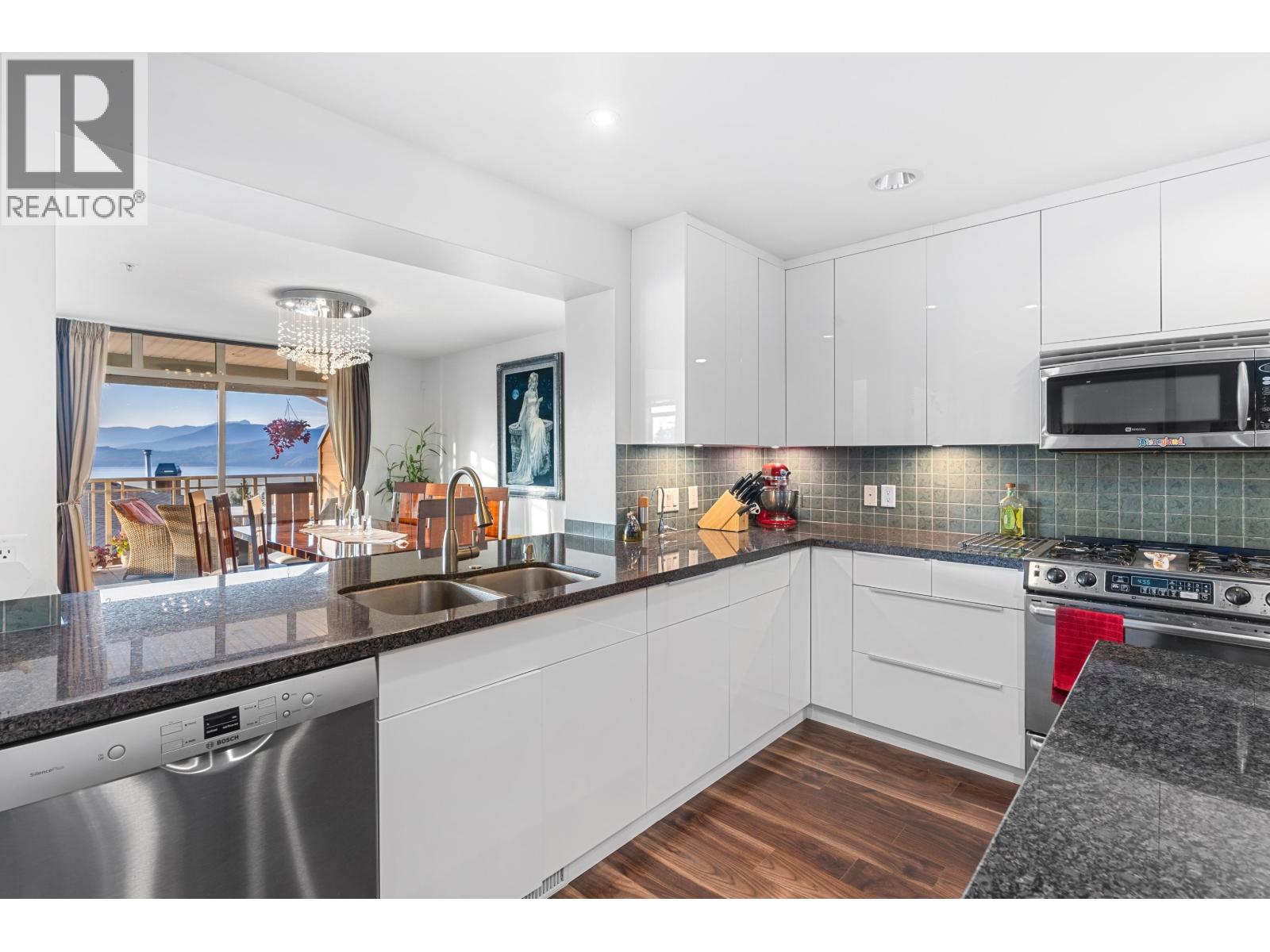 8534 SEASCAPE COURT, West Vancouver