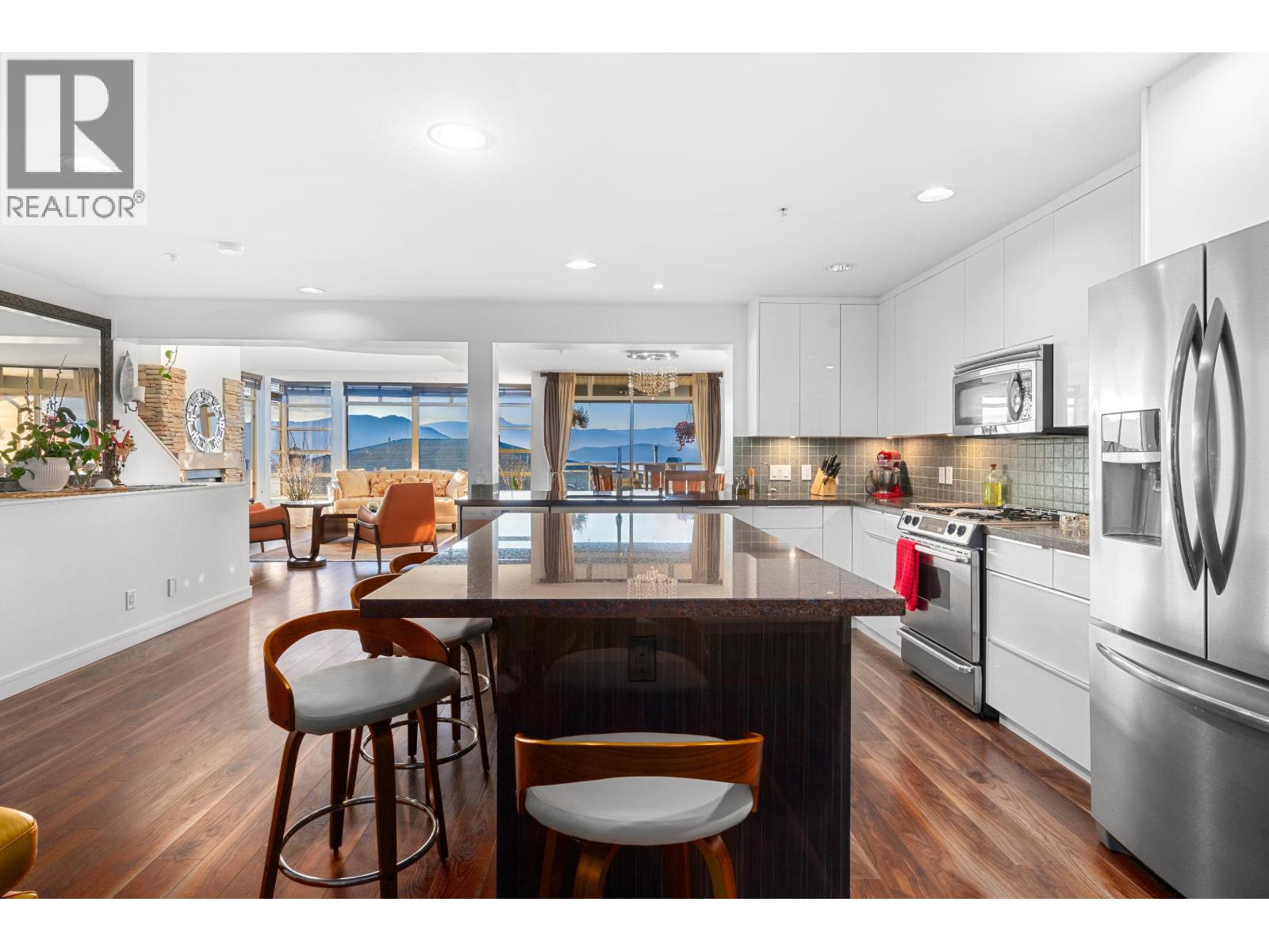 8534 SEASCAPE COURT, West Vancouver