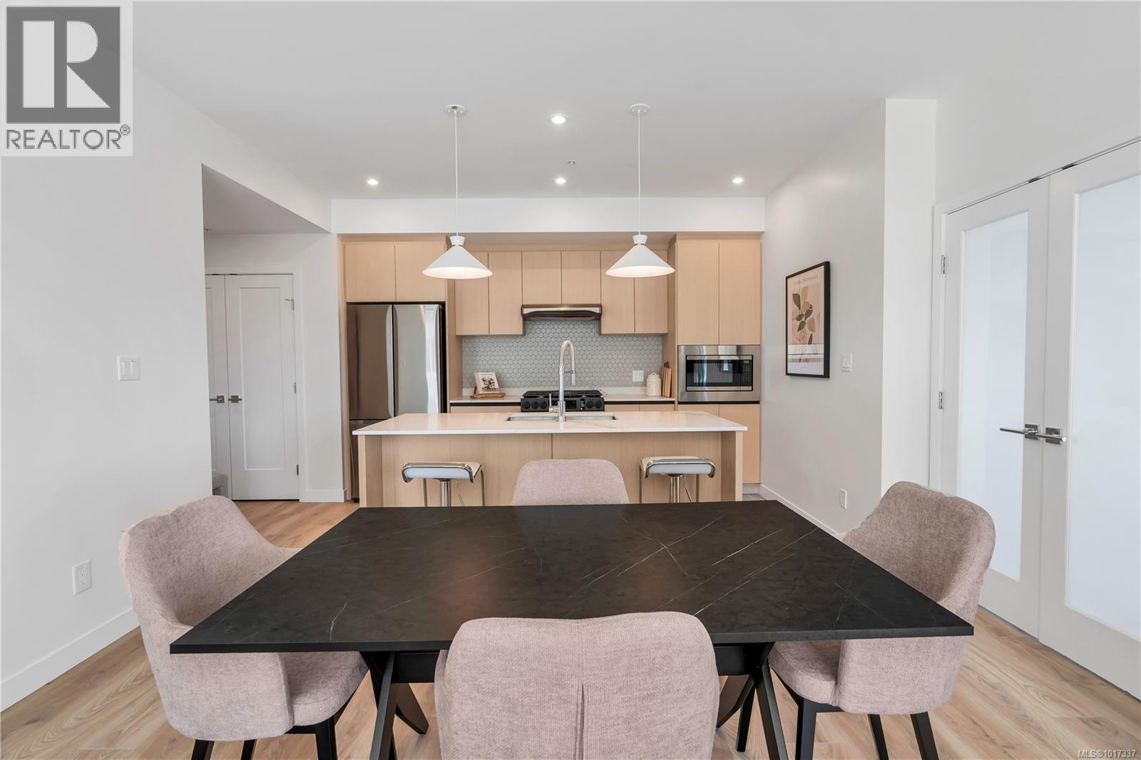 401 2000 West Park Lane, View Royal