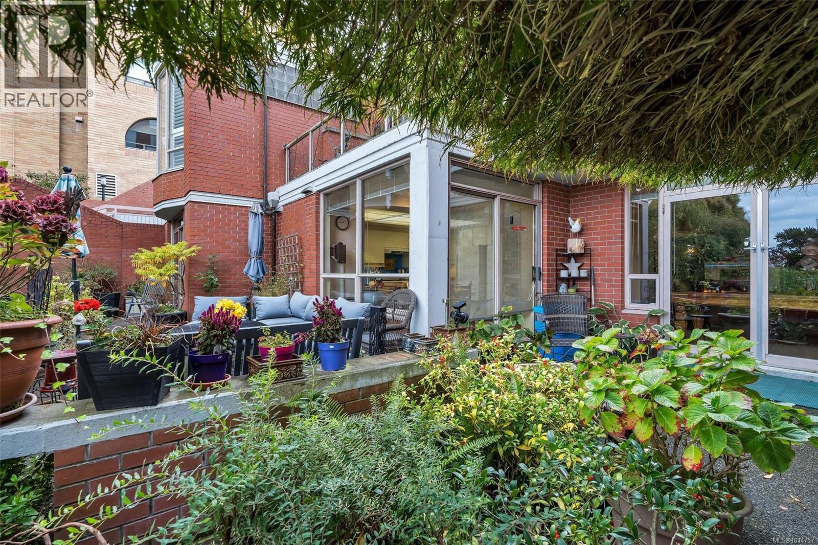 105 636 Montreal Street, Victoria