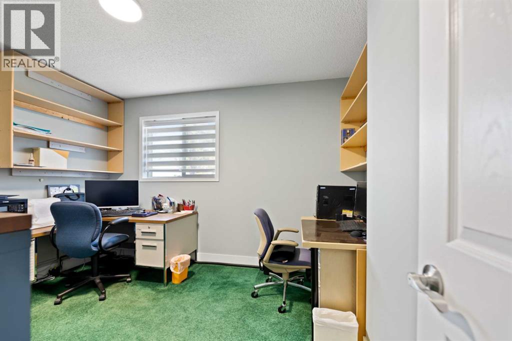 Single Family House for Sale in  Coral Springs Close NE Coral Springs Calgary 
