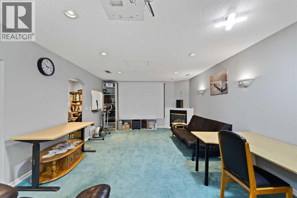 Single Family House for Sale in  Coral Springs Close NE Coral Springs Calgary 