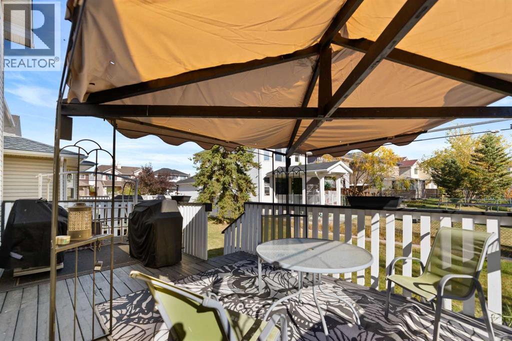 Single Family House for Sale in  Coral Springs Close NE Coral Springs Calgary 