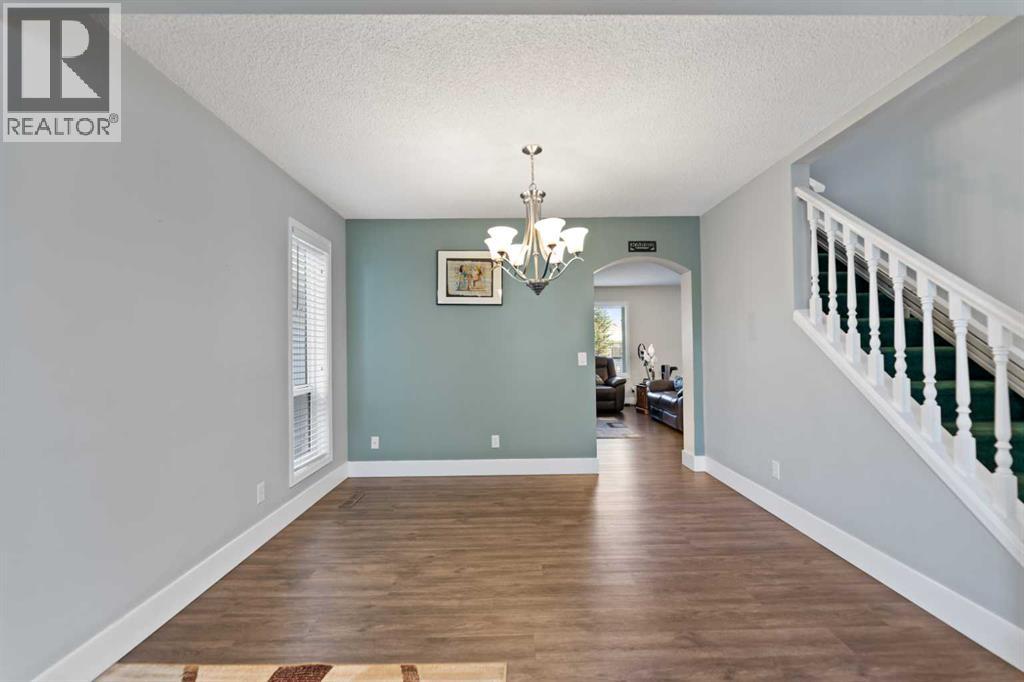 Single Family House for Sale in  Coral Springs Close NE Coral Springs Calgary 