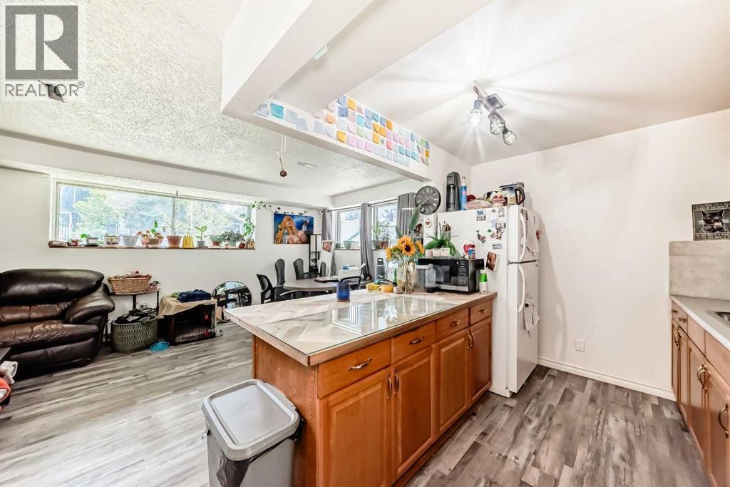 Single Family House Bi-level for Sale in   Avenue NW Bowness Calgary 