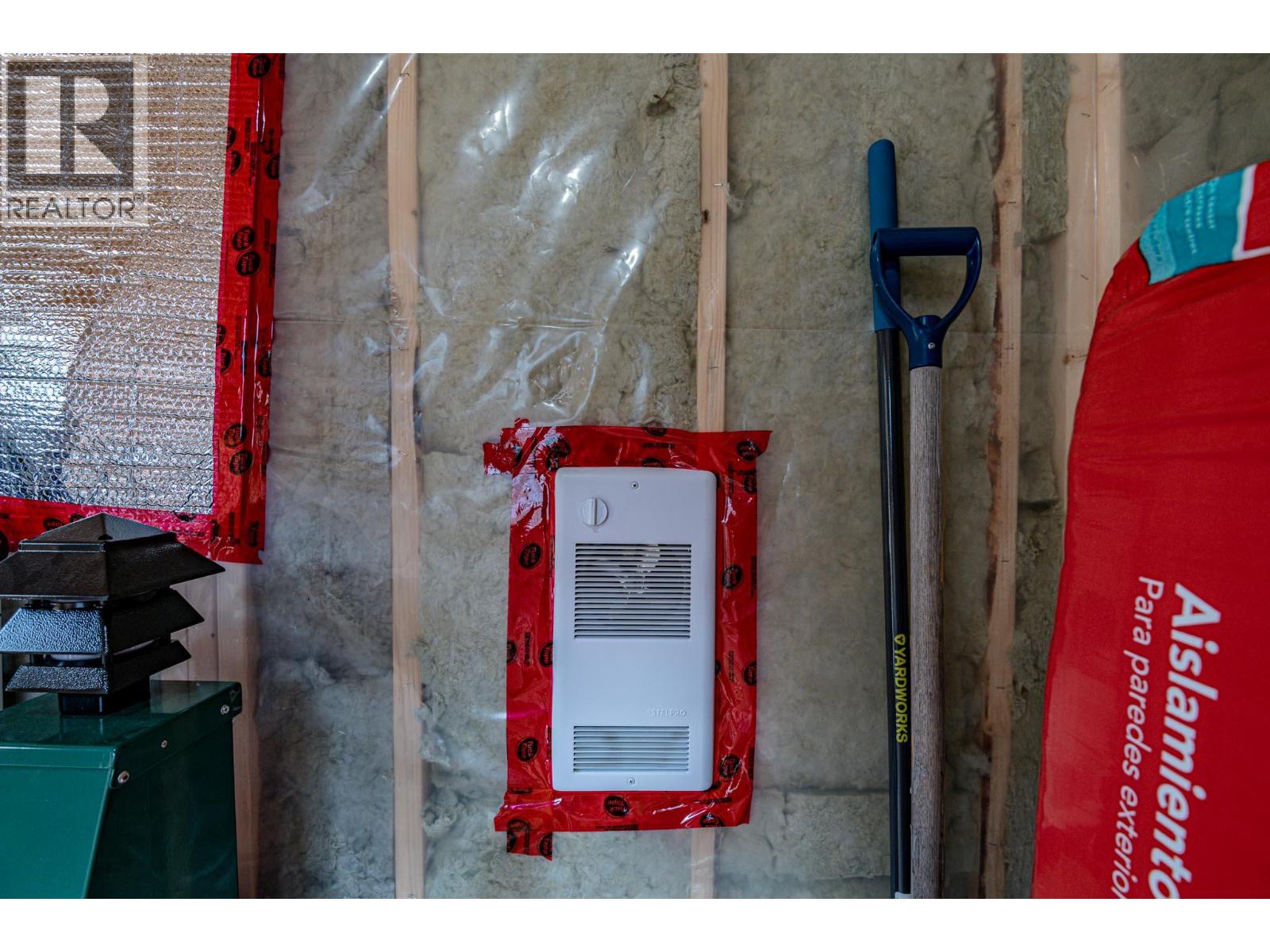 6072 Arnold Road, Salmo