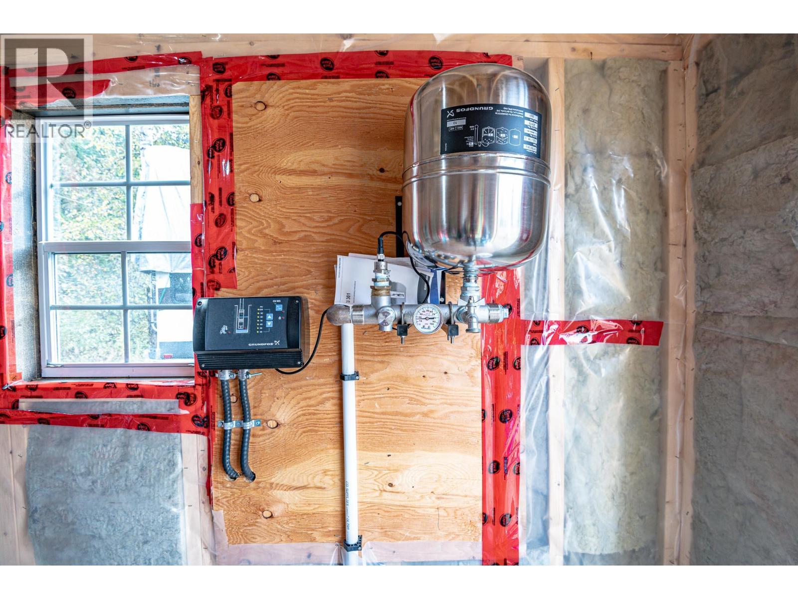 6072 Arnold Road, Salmo