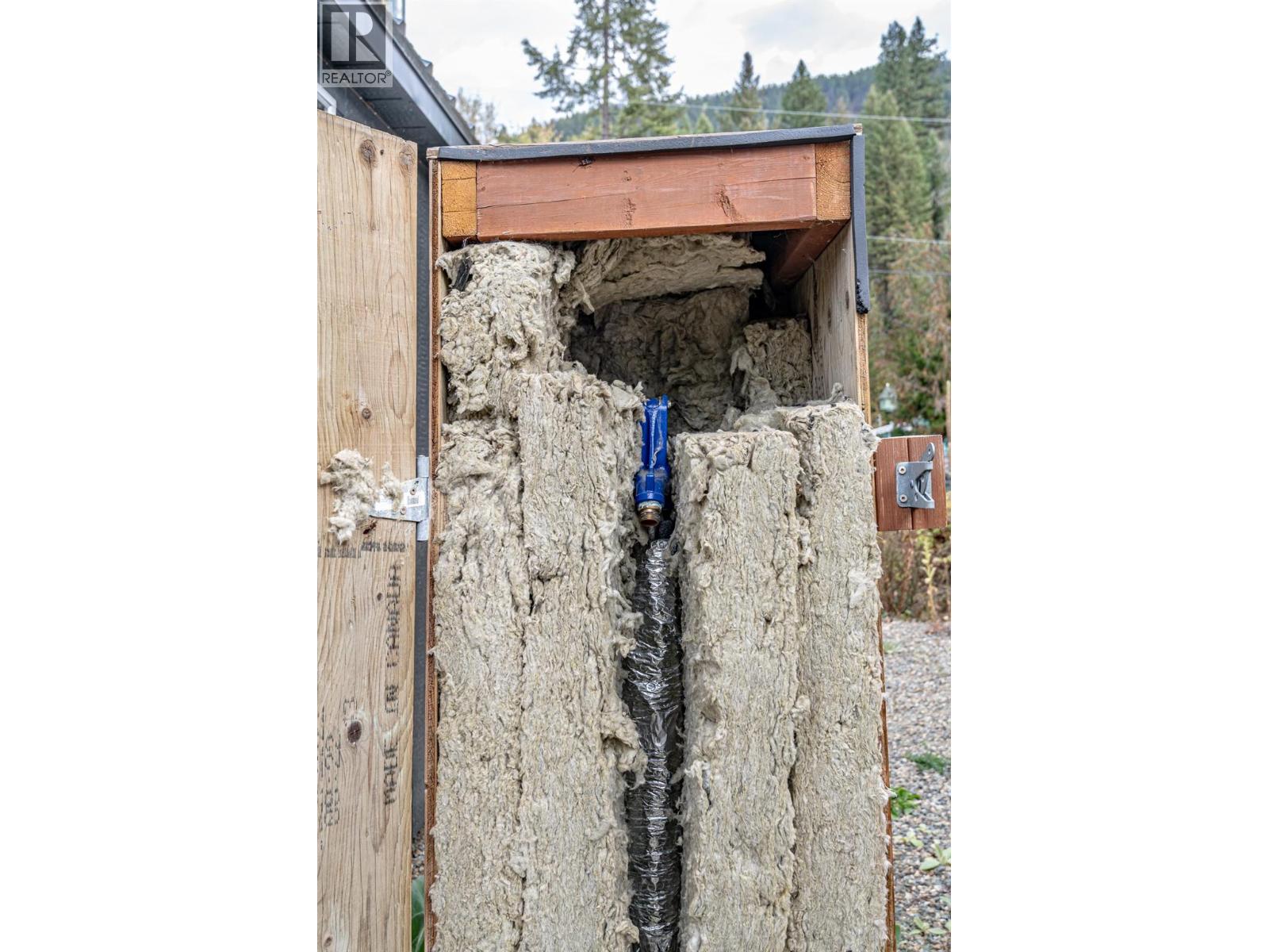 6072 Arnold Road, Salmo