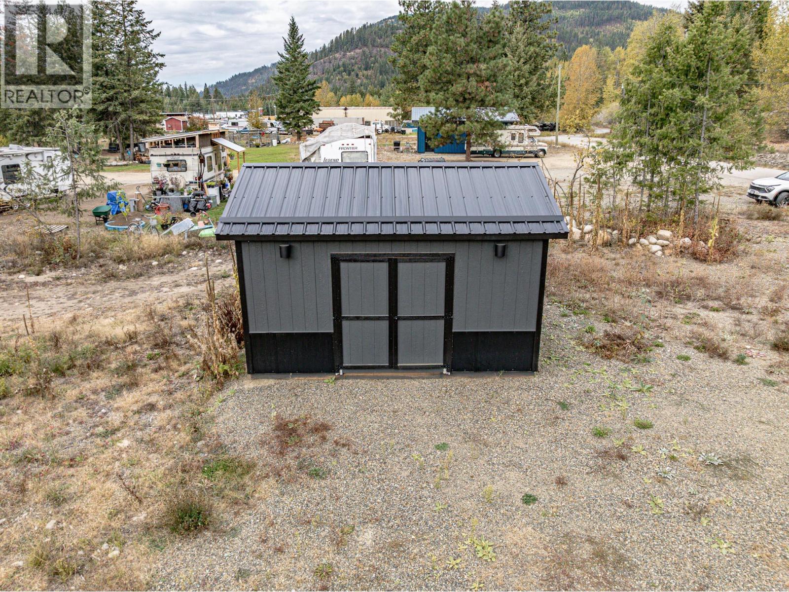 6072 Arnold Road, Salmo