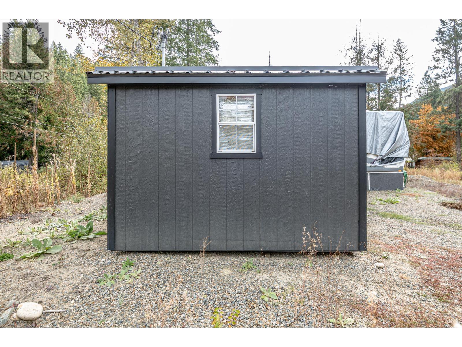 6072 Arnold Road, Salmo