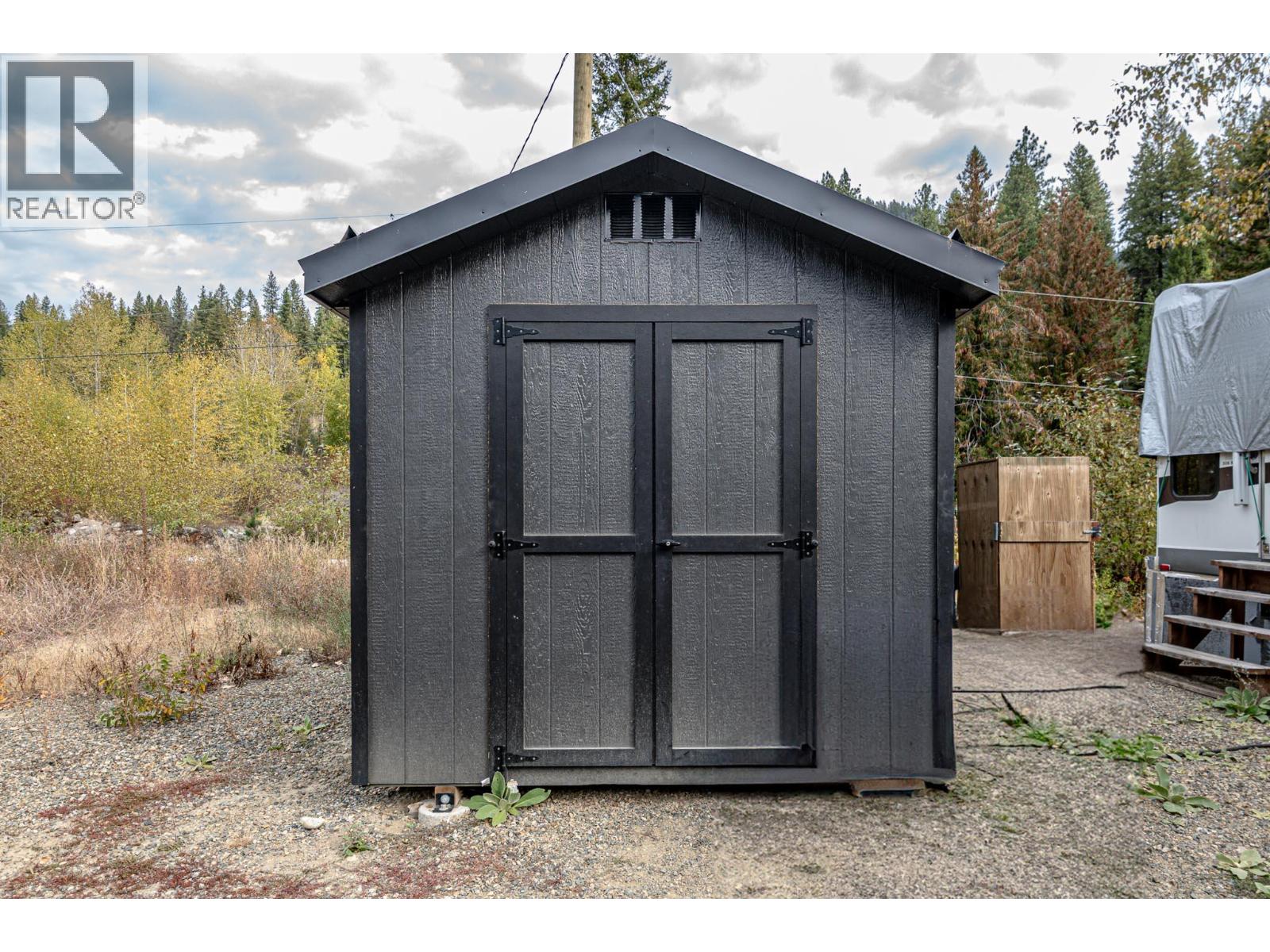 6072 Arnold Road, Salmo