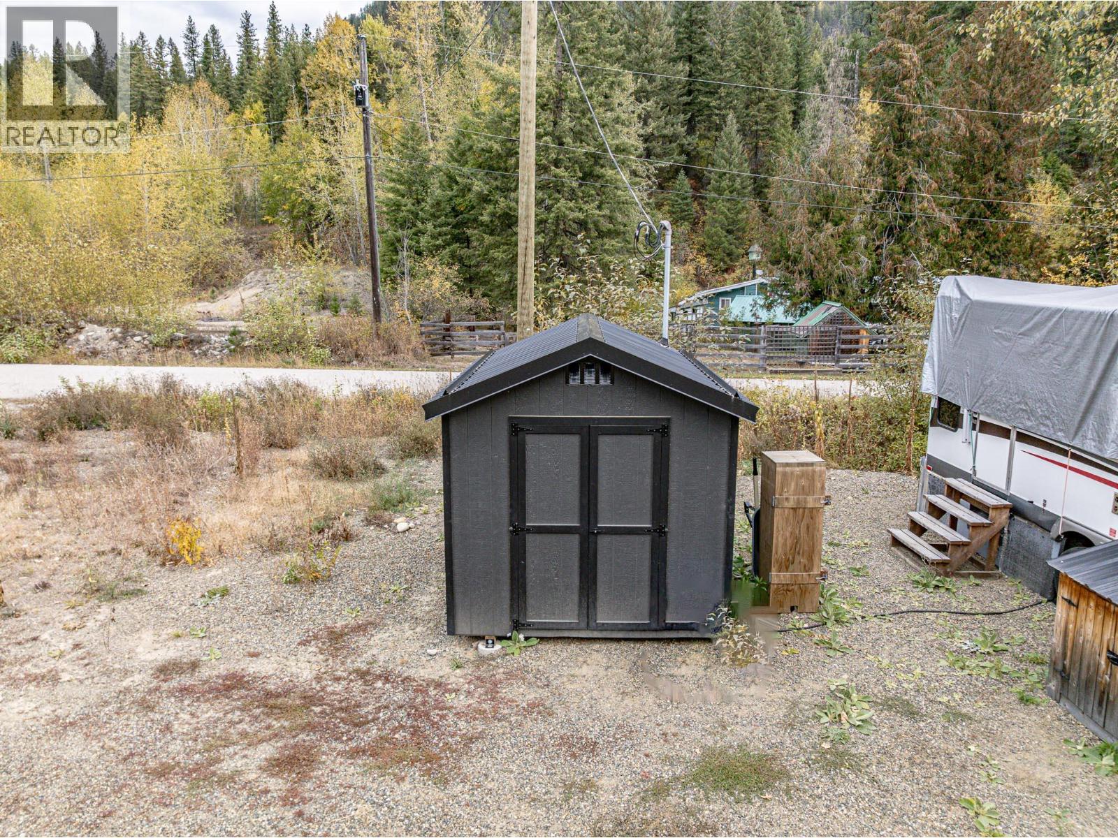 6072 Arnold Road, Salmo