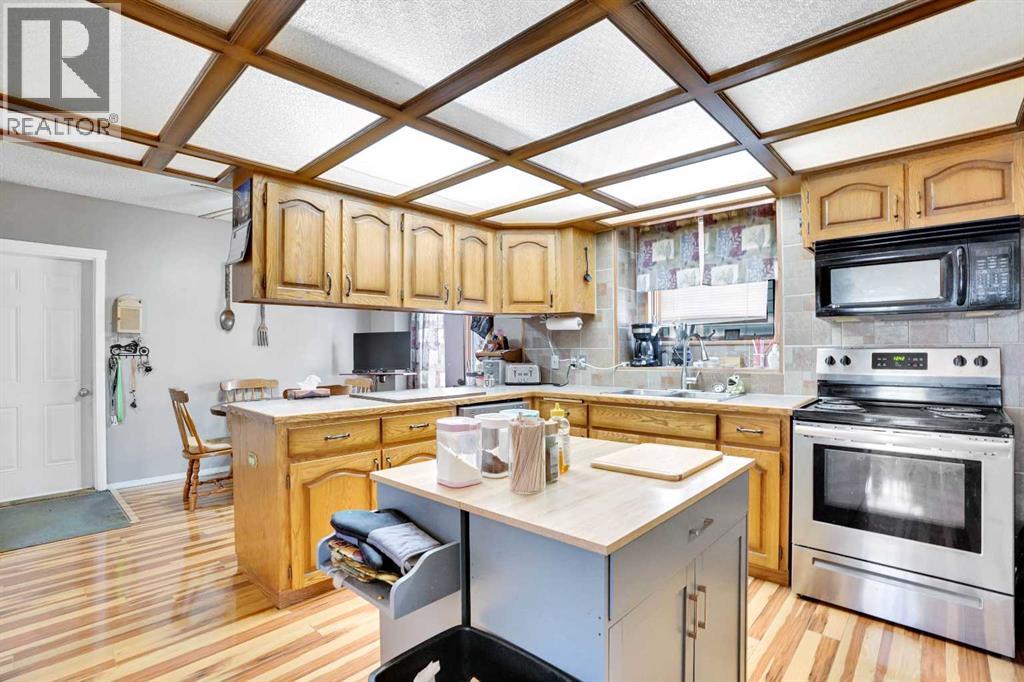 Single Family House 4 Level for Sale in  Shannon Drive SW Shawnessy Calgary 