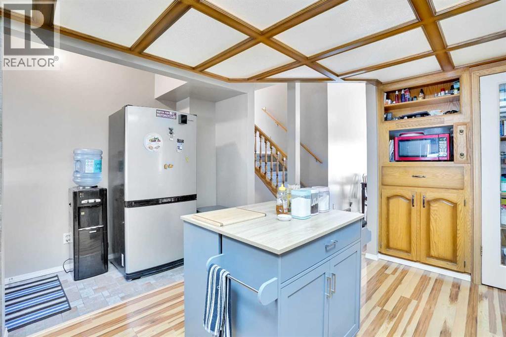 Single Family House 4 Level for Sale in  Shannon Drive SW Shawnessy Calgary 