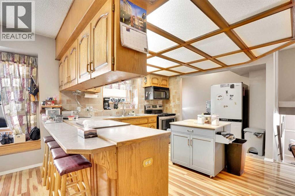 Single Family House 4 Level for Sale in  Shannon Drive SW Shawnessy Calgary 