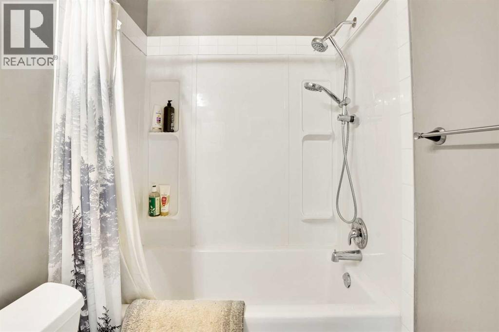 Single Family House 4 Level for Sale in  Shannon Drive SW Shawnessy Calgary 