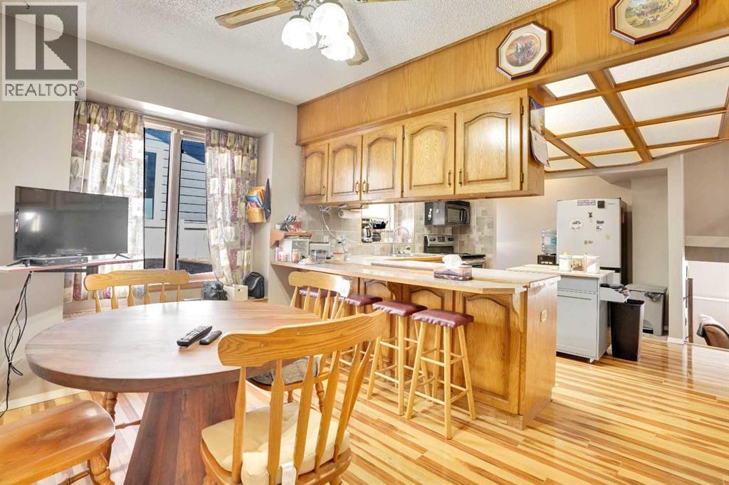 Single Family House 4 Level for Sale in  Shannon Drive SW Shawnessy Calgary 