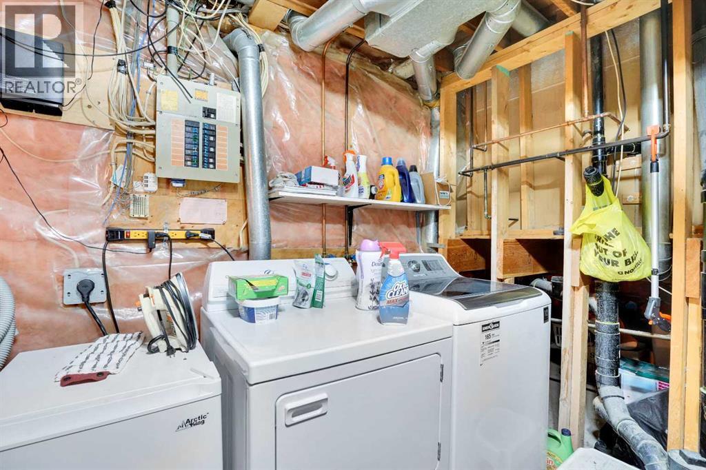 Single Family House 4 Level for Sale in  Shannon Drive SW Shawnessy Calgary 