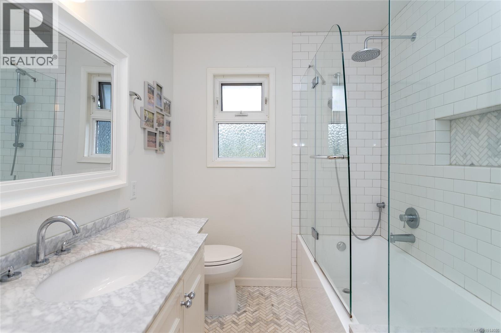 645 Baker St, Saanich