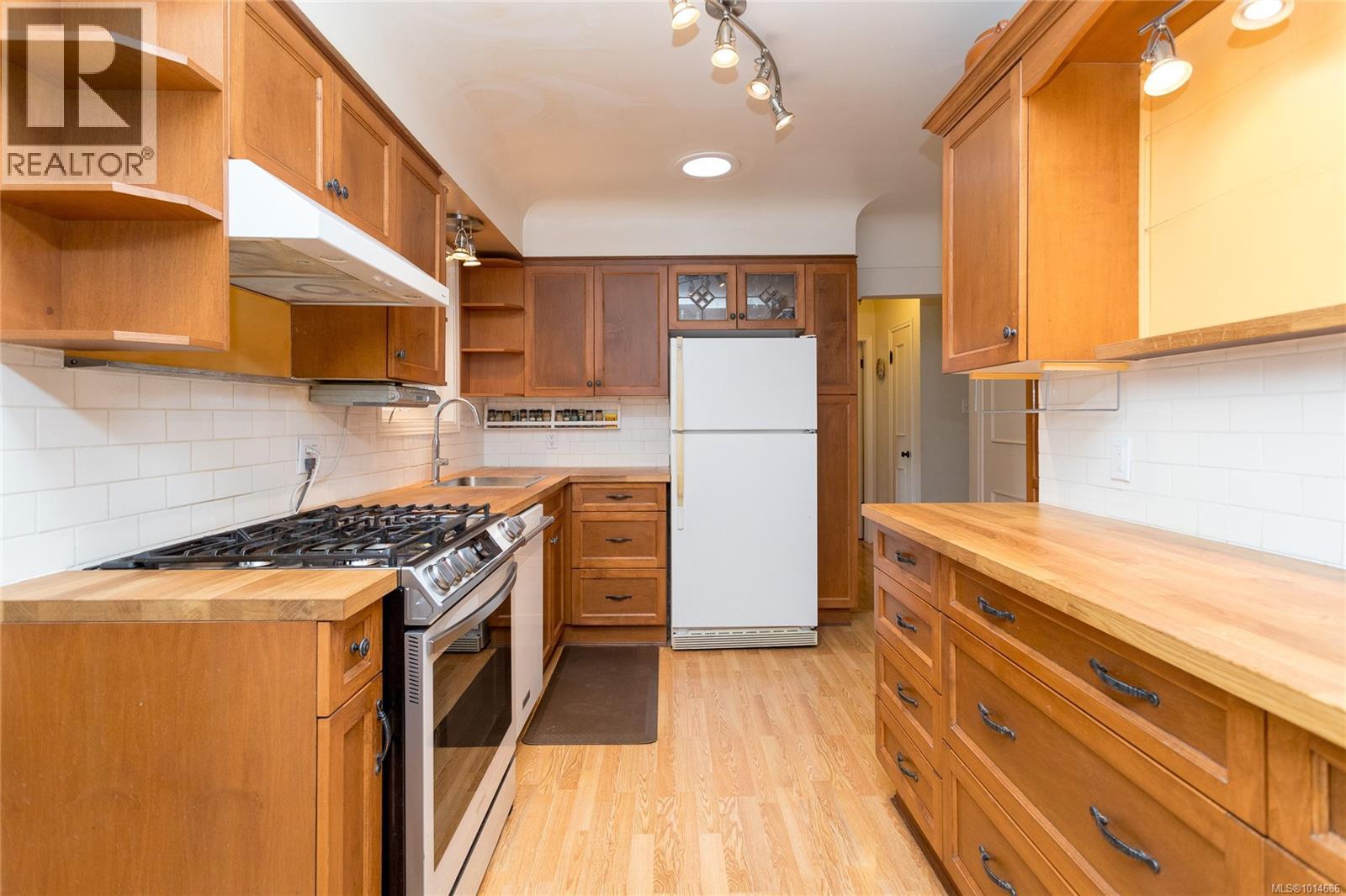 645 Baker St, Saanich