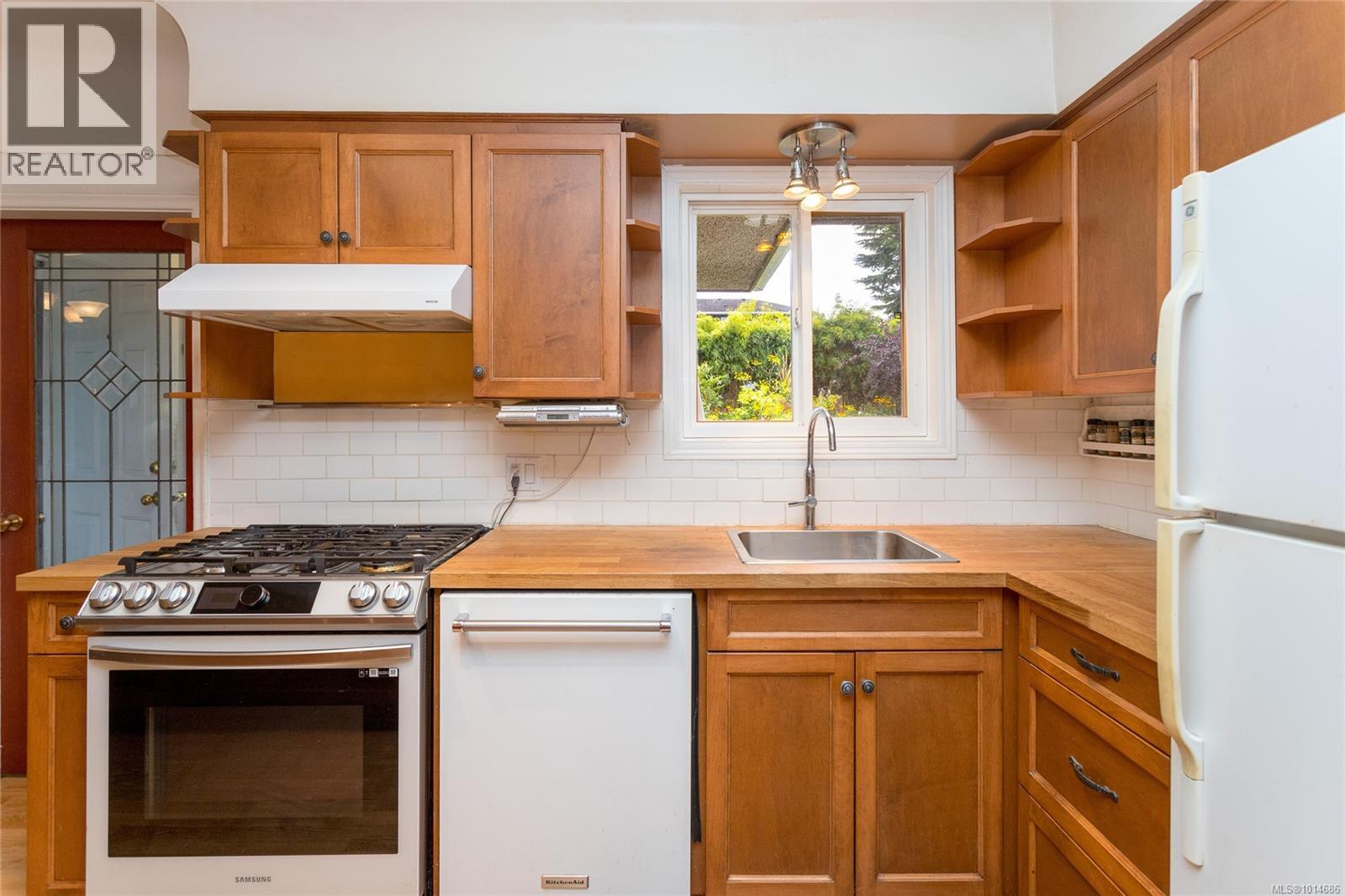 645 Baker St, Saanich