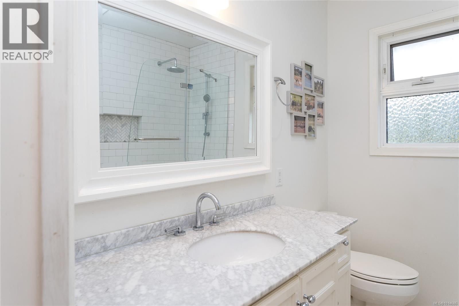 645 Baker St, Saanich