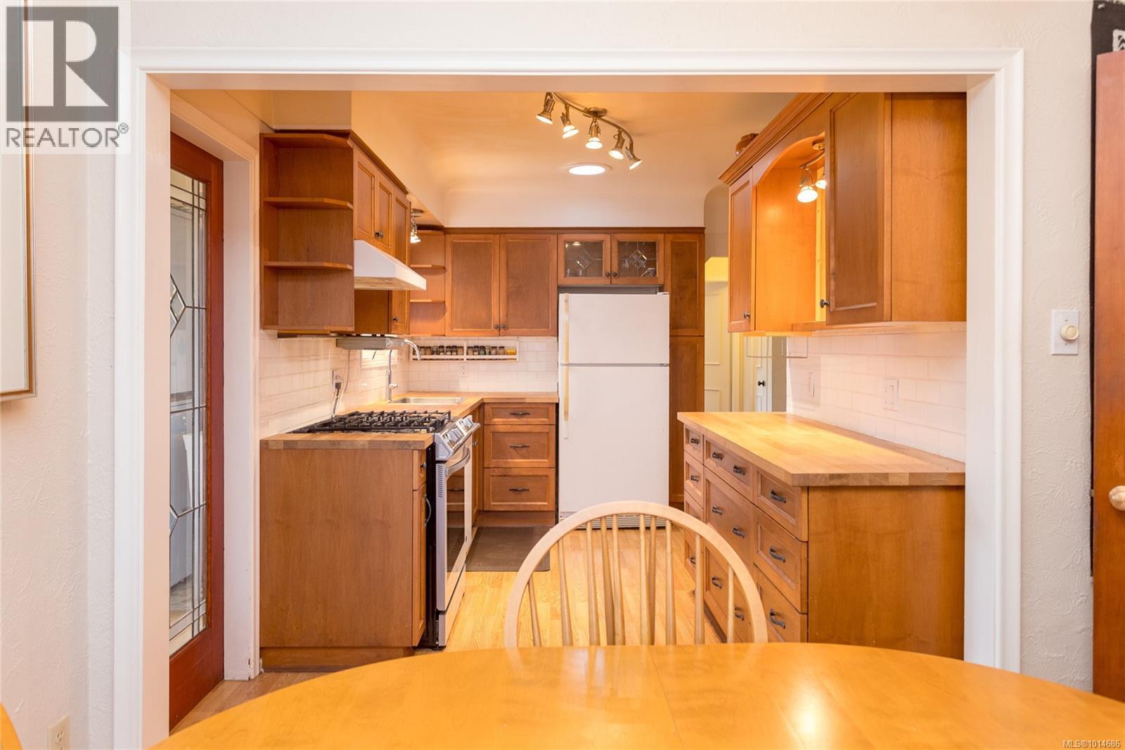 645 Baker St, Saanich