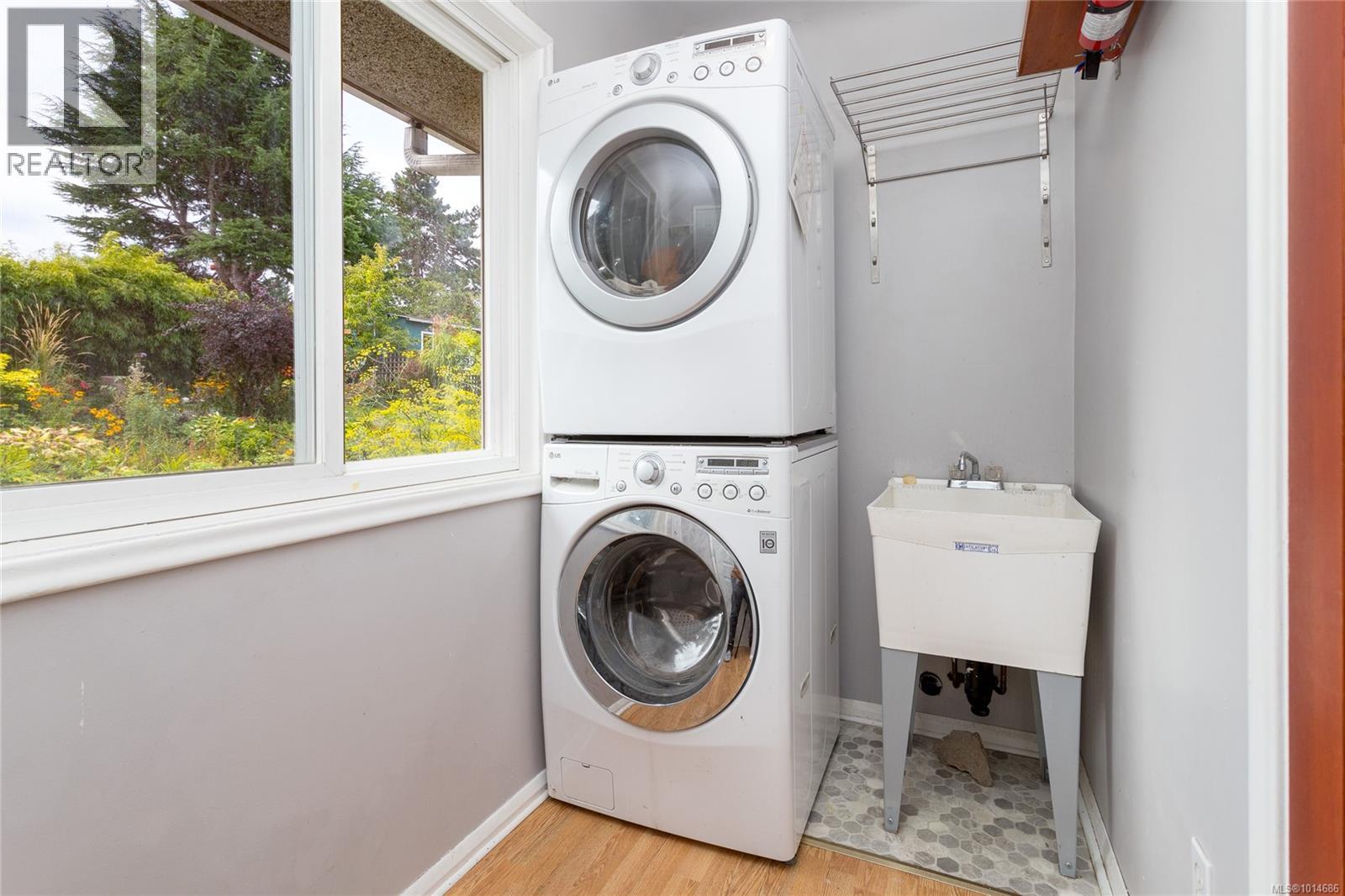 645 Baker St, Saanich