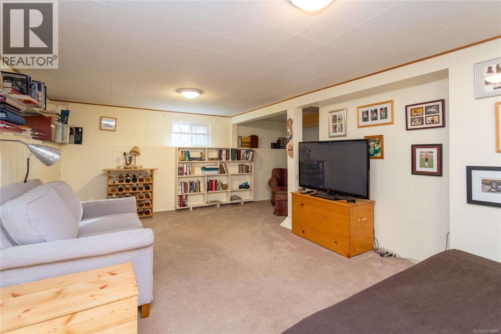 645 Baker St, Saanich