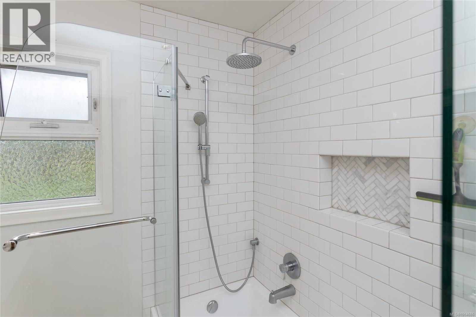 645 Baker St, Saanich